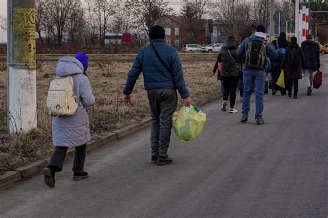 Live Din Vama Siret Refugia I Ucraineni Care Fug Din Calea R Zboiului