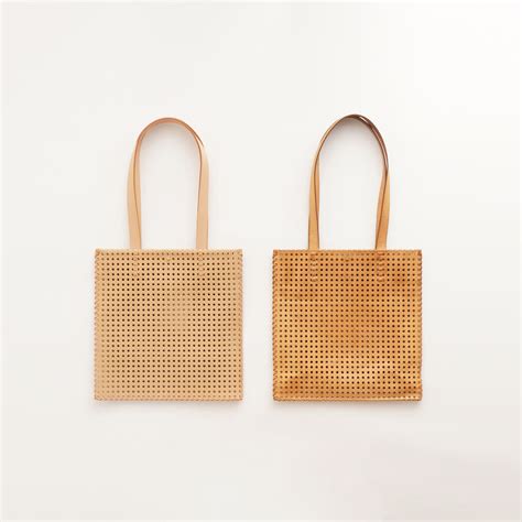 KAGO FLAT BAG S NUDE BLACK I Ro Se