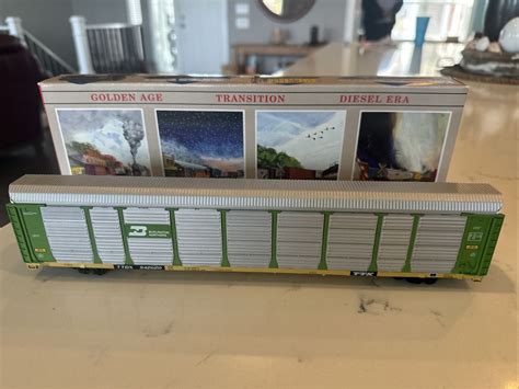 Walthers Ho Scale Enclosed Auto Carrier Burlington Northern