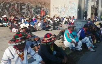 Caravana Wixárika llega a Edomex en protesta por conflicto de tierras