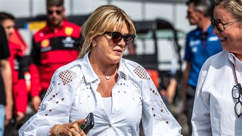 Ehefrau Von Michael Schumacher Ex Teamchef Corinna Lebt Wie Eine