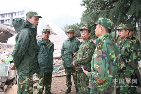 绵阳军分区组织2000余民兵投入抗震救灾组图新浪军事新浪网