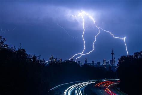 Unwetterwarnung DWD Warnt Vor Schweren Gewittern Und Starkregen