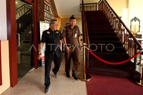 PEMERIKSAAN KETUA DPRD KOTA SURABAYA ANTARA Foto