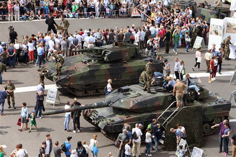 Tag Der Bundeswehr In Bruchsal Am Juni Staunen Anfassen Und