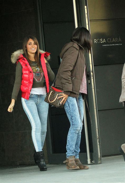 Antonella Roccuzzo Wear Thong Bikini Lionel Messis Girlfriend Celebrity Wiki Onceleb Wiki