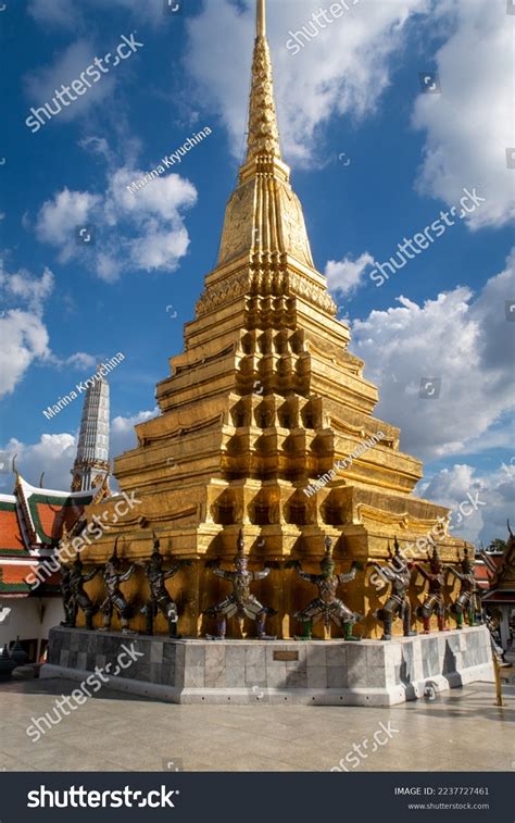 Bangkok Thailand 1242022 Golden Pyramid Bangkok Stock Photo 2237727461