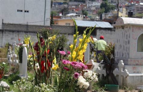 Colocan Flores En Cerca De Mil Oscar Glenn Comunicaci N