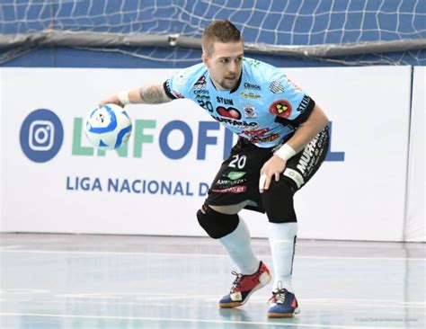 Goleiro Ale Falcone troca o Cascavel pelo futsal português LNF