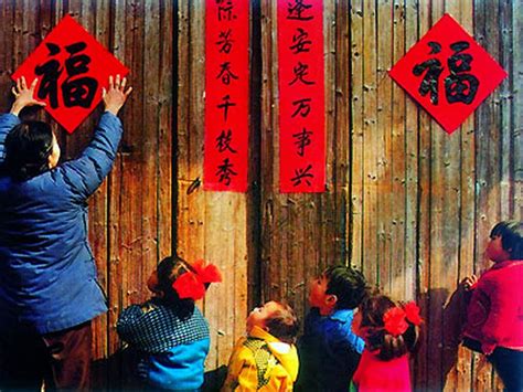 10 Popular Chinese New Year Traditions - The List Love