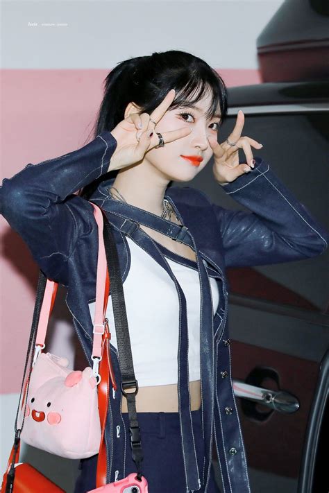 Yuehua Entertainment, Debut, Girl Group, Bias, Shit Happens, Velvet