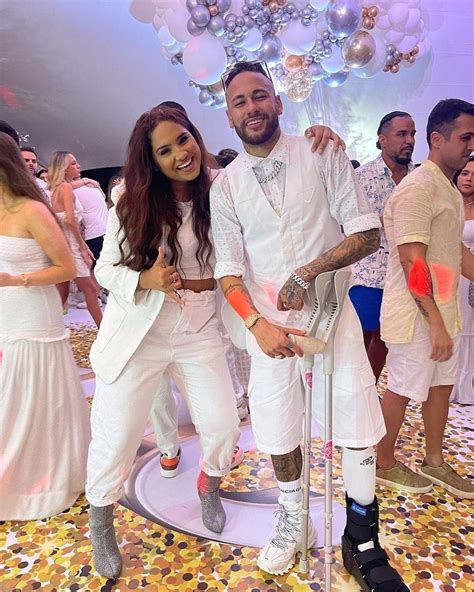 Neymar E Beatriz Sao Duas Vizinhas Que Estao - Neymar: Veja quais famosos marcaram presença na festa do jogador