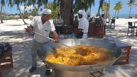 Paella Direkt Am Strand Secrets Cap Cana Resort Spa Adults