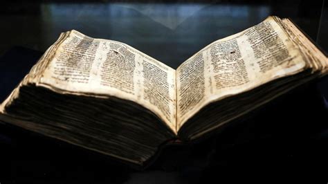 La Biblia hebrea más antigua a subasta 1 000 años después llegaría a