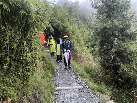 女山友登玉山回程跌倒流血 警消等單位馳援 社會 自由時報電子報