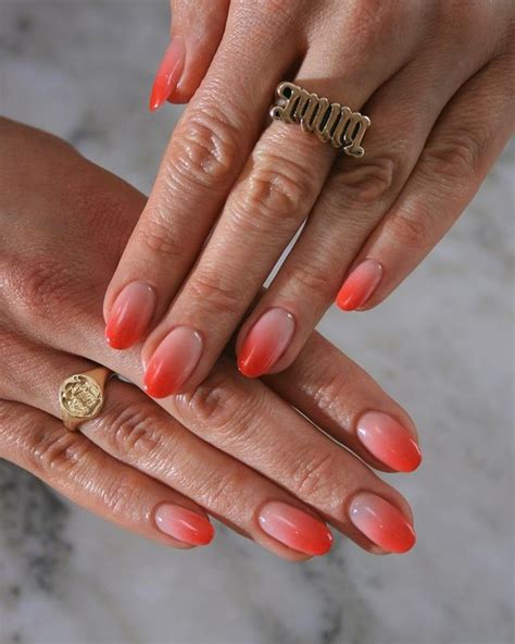 Aperol Spritz Nails é a mais nova tendência de unhas refrescantes