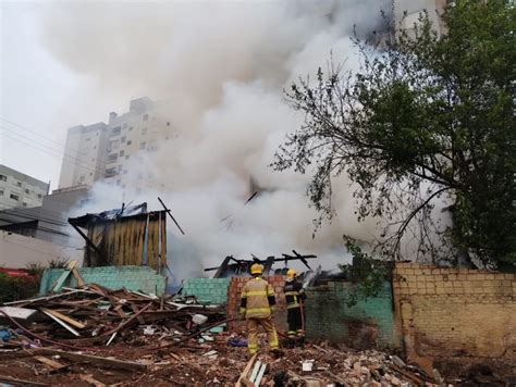 Casa Destru Da Pelo Fogo Em Rea Central De Passo Fundo Sb