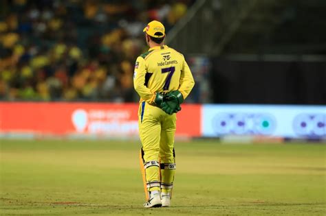 IPL 2022 CSK Vs SRH Twitter Erupts As MS Dhoni Drops Straightforward