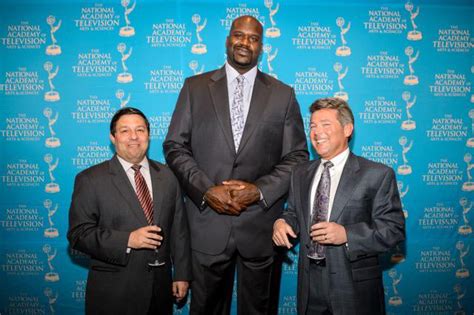 “@coachchrismack: shaq standing next to kevin hart during bieber's ...