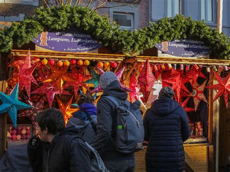 De Kerstmarkt In Aken Heerlijke Kerstsfeer Rond De Indrukwekkende Dom