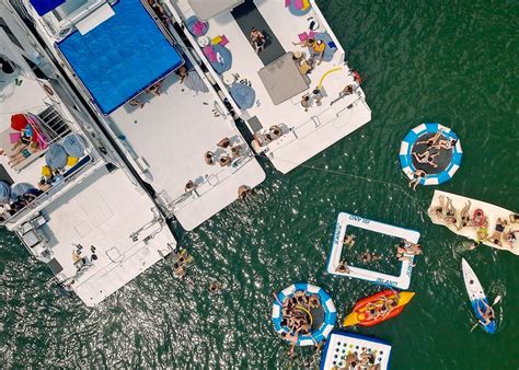 Rent Junk Boats In Hong Kong Set Sail On The High Seas Honeycombers