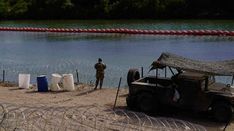 Un Juez Ordena A Texas Retirar La Barrera De Boyas En La Frontera Con