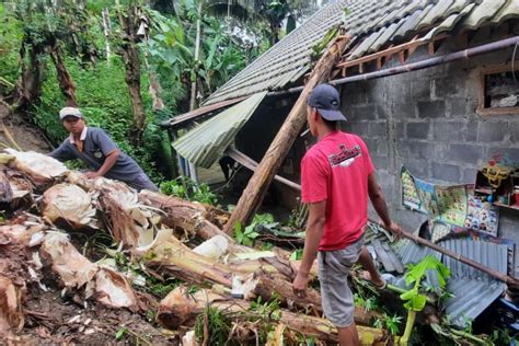 Hujan Sangat Deras Kemarin Ini Titik Tanah Longsor Di Bantul