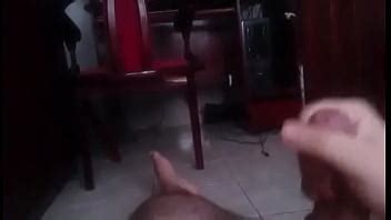 eu gozando no chão XVIDEOS