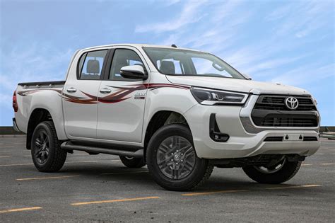 New Toyota Hilux 2.4L Double Cab 4x4 2023 (1567113) | YallaMotor.com