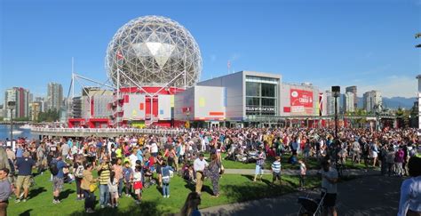 Thousands Of People Flock To Vancouvers Parks And Seawall For Solar