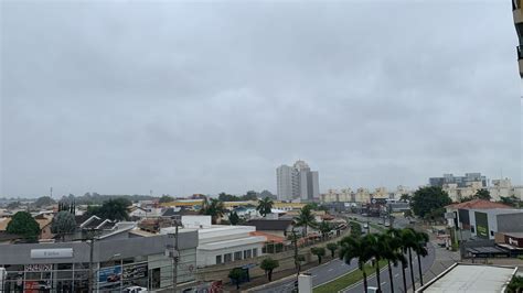 Frente fria derruba temperaturas e cidades do Vale do Paraíba têm