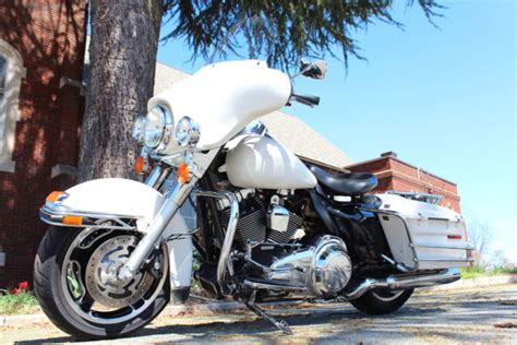 Harley Davidson Flhtp Electraglide Police White