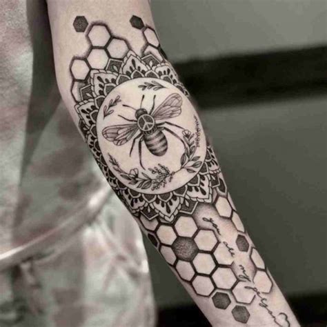 Buzzing Fun Bee Tattoo Ideas By Tattoo Designers Tattoo Stylist