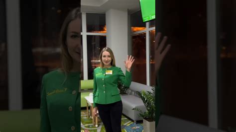 Зал Очікування в Полтаві-вул.Великотирнівська 7, праворуч біля будівлі ...