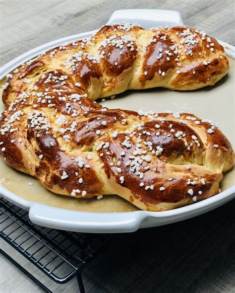 Hefezopf gebacken auf der White Lady dem großen runden Stein von