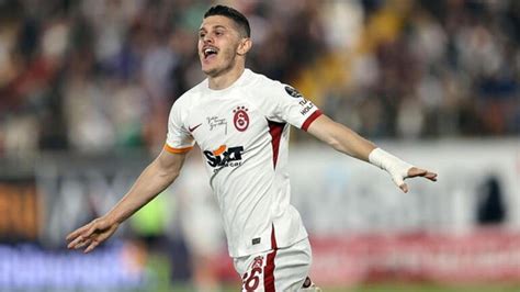 Beşiktaş tan Galatasaray a dev transfer çalımı Rashica yı KAP a