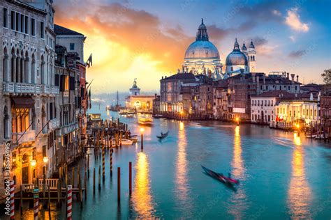 Venedig Bei Sonnenuntergang Stock Photo Adobe Stock