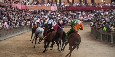 Palio Di Siena Luglio Contrade Cavalli Fantini E Diretta