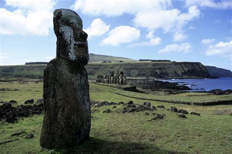 Isla De Moai Pascua Chile Foto De Archivo Imagen De Monumental