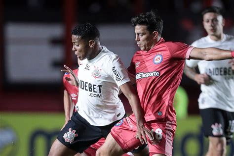 Corinthians x Argentinos Juniors veja as prováveis escalações e onde