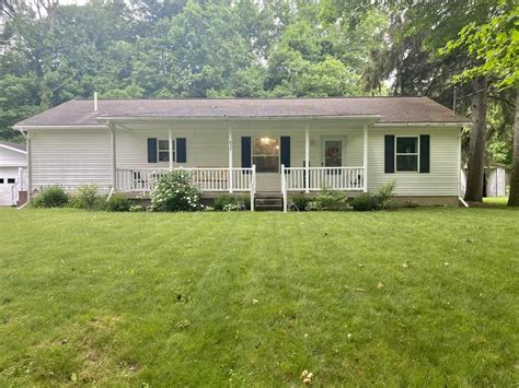 452 BURR OAK RD, Burr Oak, MI 49030 | MLS# 21023614 - RE/MAX