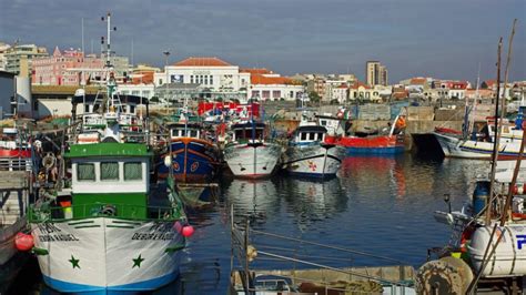 Assoreamento no Porto da Póvoa de Varzim deixa centenas de pescadores