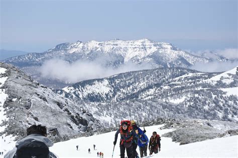 《尾瀬折々②》白い山肌に春の気配 至仏山 上毛新聞社のニュースサイト