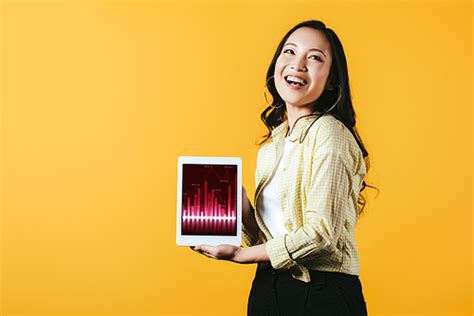 유토이미지 Smiling Asian Girl Showing Digital Tablet With Graph Isolated