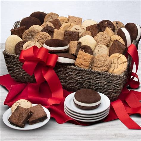 Baked Goods Deluxe T Basket By