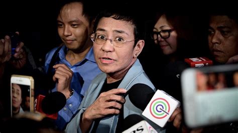 Philippines Arrests Duterte Critic Journalist Maria Ressa Sbs News