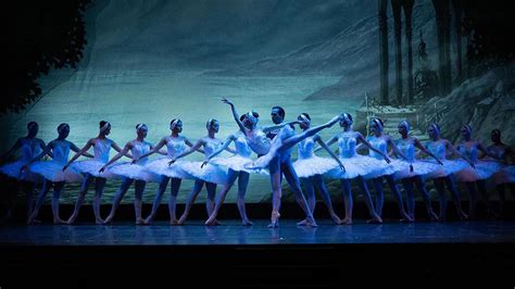 El Ballet de Kiev lleva a la Vall d Uixó el gran clásico El lago de