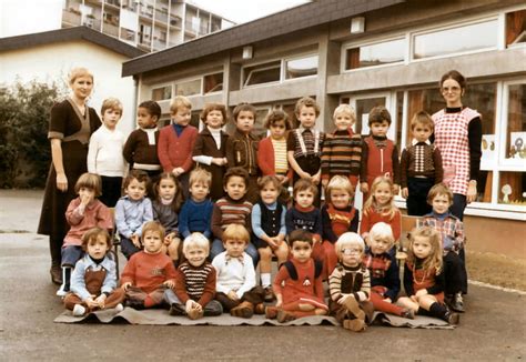 Photo De Classe Petits Moyens De 1978 ECOLE ROBERT DESNOS Copains