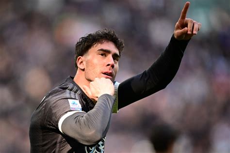 Vlahovic Goal Celebrations Fire Up Juventus Fans Pictures And Video