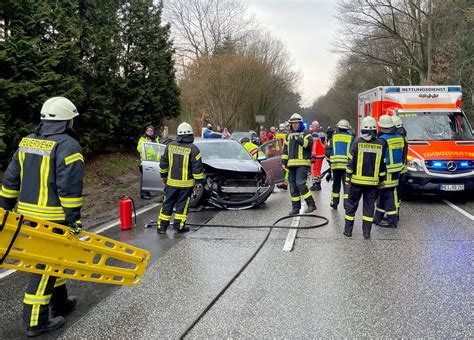 Fw Rd Erneut Schwerer Unfall Auf Der B F Nf Menschen Zum Teil